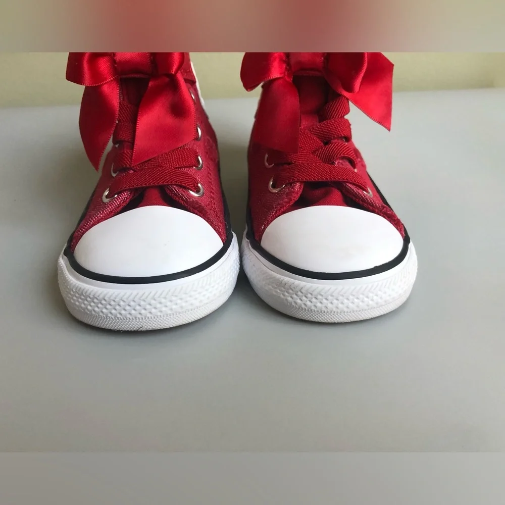 Converse Chuck Taylor All Star Bow Easy On High Top Sneaker Size: US Toddler 6C